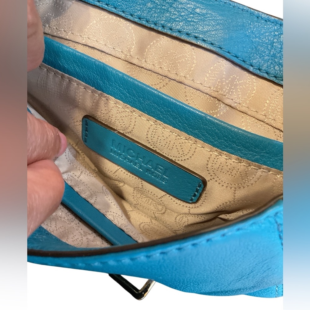 MICHAEL Michael Kors Turquoise Crossbody Bag with Gold Hardware - Picture 4 of 6
